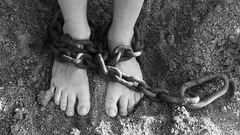 A picture of feet with chains around them